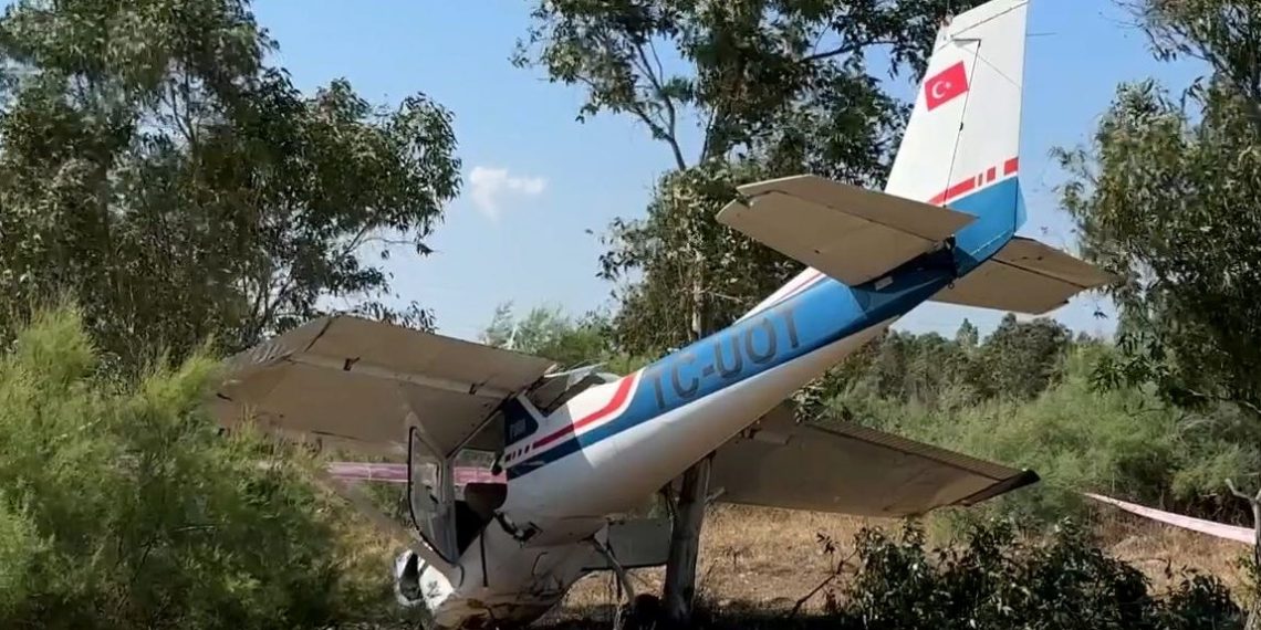 Eğitim uçağı toprağa zarurî iniş yaptı