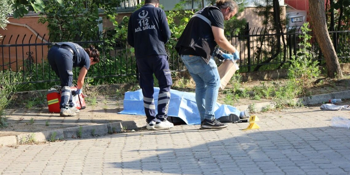 Evvel eski eşini öldürdü sonra intihar etti