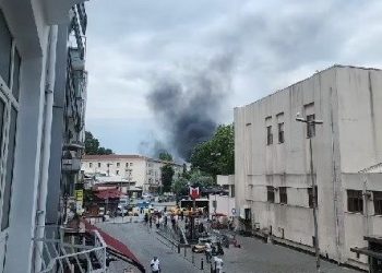 Fatih’te depo yangını