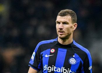 Fenerbahçe, Dzeko’yu resmen duyurdu