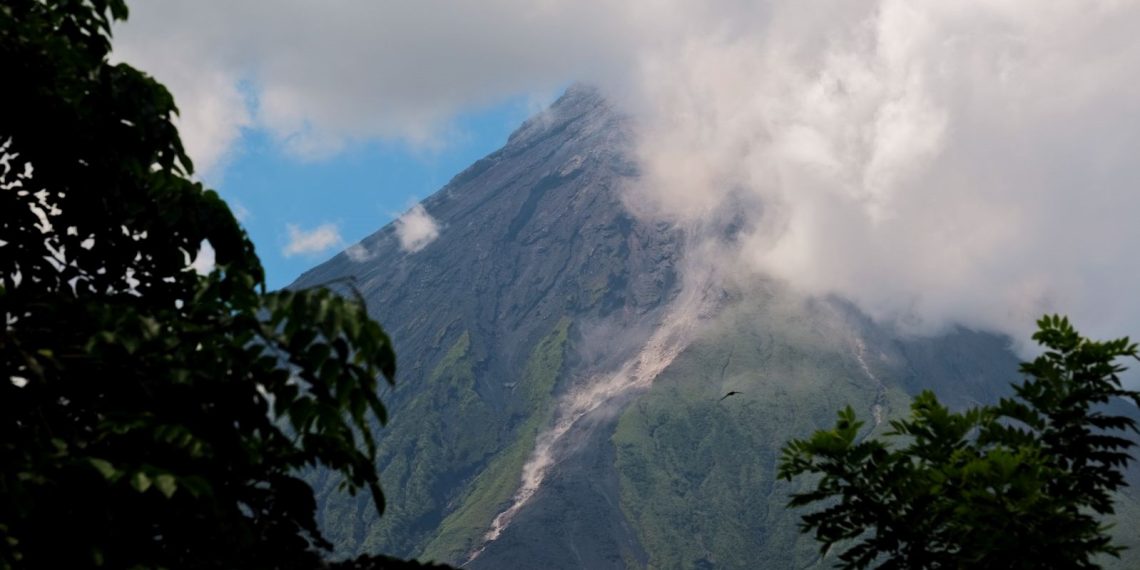 Filipinler’de yanardağ alarmı: Tahliyeler başladı