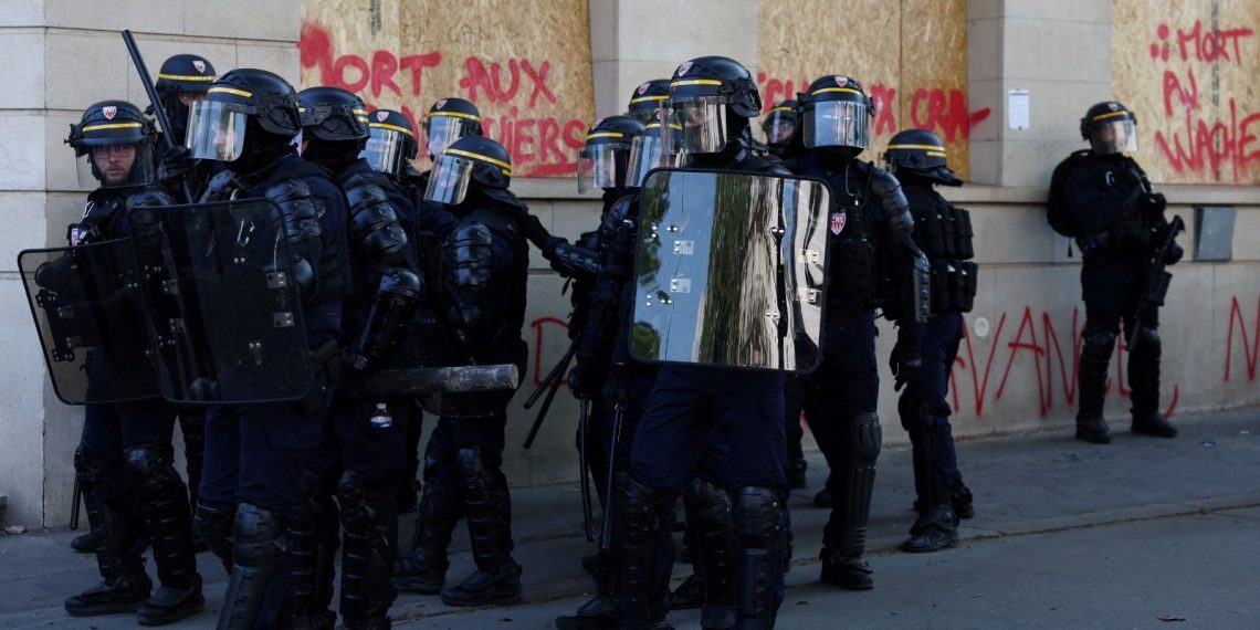 Fransa’da bıçaklı hücum: 4’ü çocuk 6 yaralı