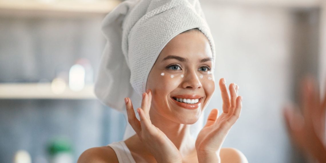 Göz kremi kullanırken yapılan 5 yanılgı