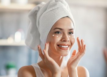 Göz kremi kullanırken yapılan 5 yanılgı