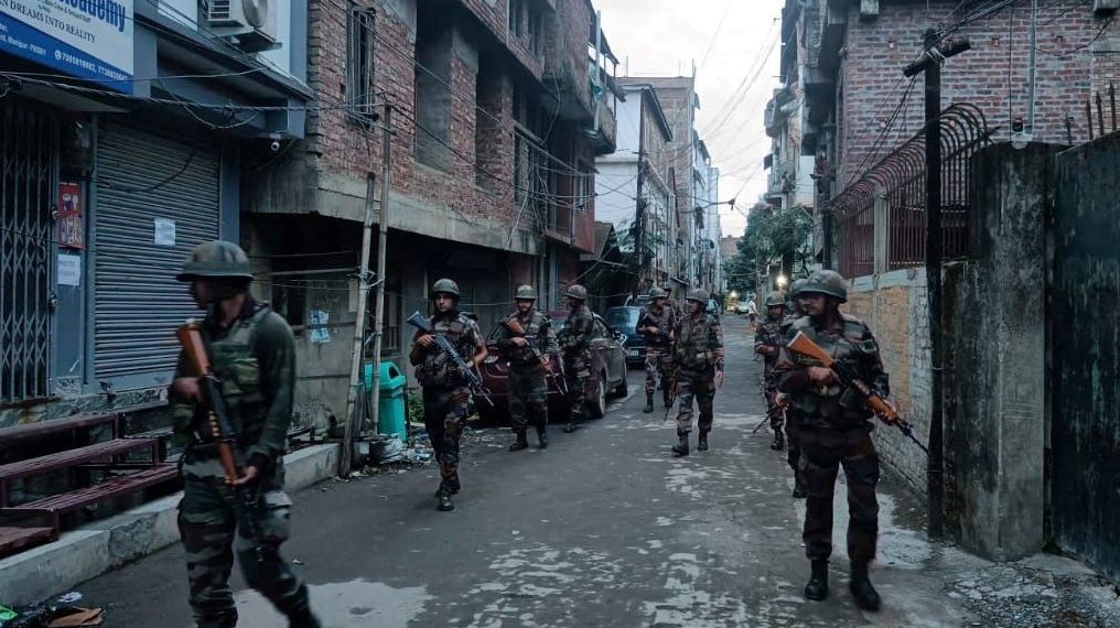 Hindistan’daki kabile gerginliği devam ediyor: Meyyit sayısı 110’a yükseldi