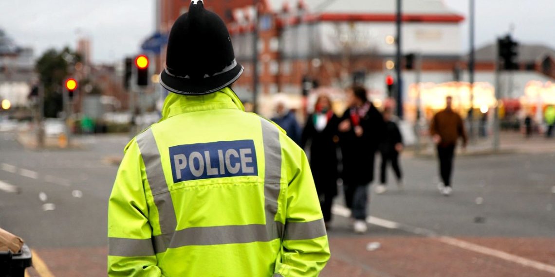 İngiltere’de üç kişi sokakta meyyit bulundu, bir kişi gözaltında