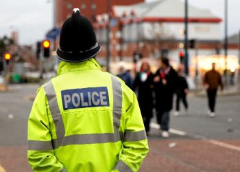 İngiltere’de üç kişi sokakta meyyit bulundu, bir kişi gözaltında