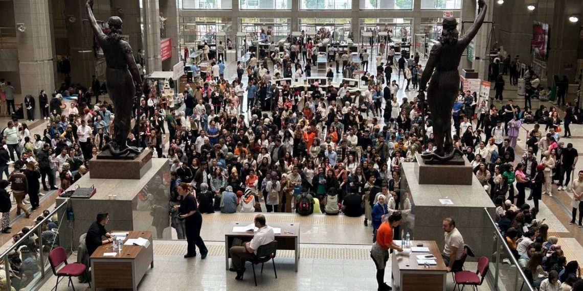 İstanbul Adliyesi’nde icra ve zabıt katipliği imtihanı yoğunluğu