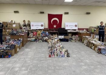 İstanbul’da 4 milyon liralık kaçak eşya ele geçirildi
