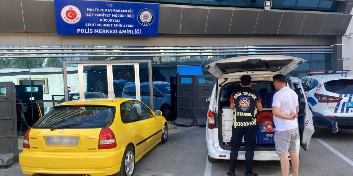 İstanbul’da ambulansa yol vermeyen 3 şoföre para cezası