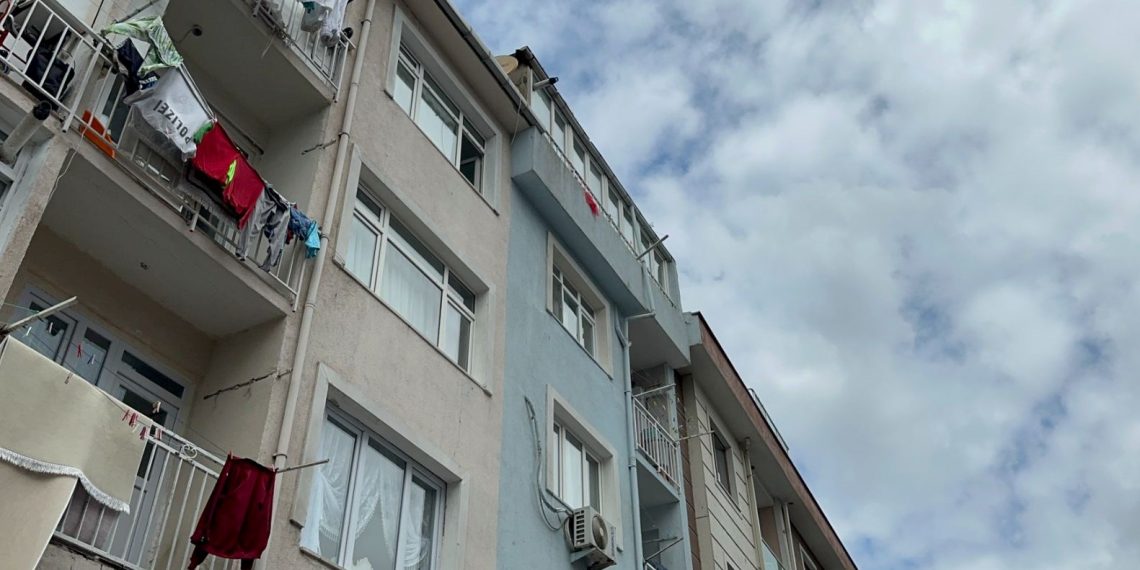 İstanbul’da pencerede hengameyi izlerken kalbinden vuruldu