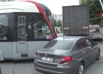 İstanbul’da tramvay kazası: Birtakım vatandaşlar hafif sıyrıklar aldı