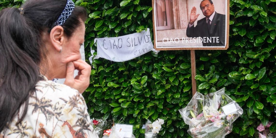 İtalya’da Berlusconi için “ulusal yas” kararı krize neden oldu