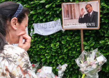 İtalya’da Berlusconi için “ulusal yas” kararı krize neden oldu