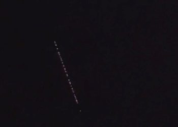 İzmir’de gökyüzünde görülen cisimler merak uyandırdı: Gerçek ortaya çıktı