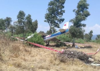 İzmir’de özel bir uçak toprağa düştü