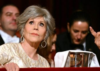 Jane Fonda mesleğine orta veriyor
