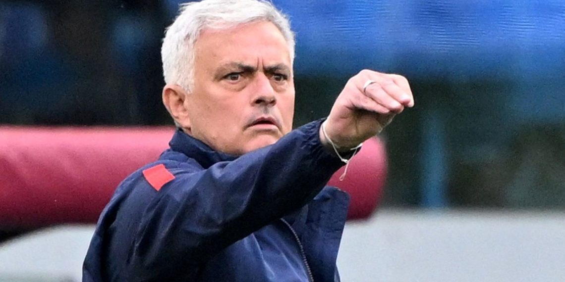 Jose Mourinho’ya 4 maç men cezası