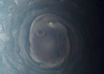 Jüpiter’deki şimşek parıltısının fotoğrafı çekildi