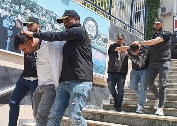 Kahvehaneyi basıp yanlış kişiyi öldürdüler