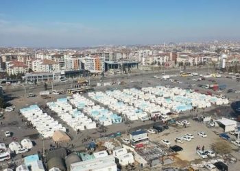 Kalıcı konutlar yükseldi: Sarsıntı bölgesinde çadırlar boşalıyor