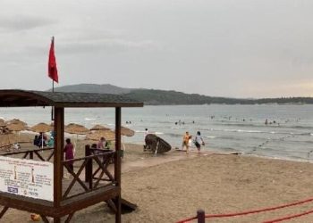 Kandıra kıyılarında bugün denize girmek yasaklandı