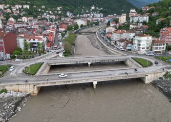 Kastamonu’da heyelan: 11 köyün irtibat yolu çöktü