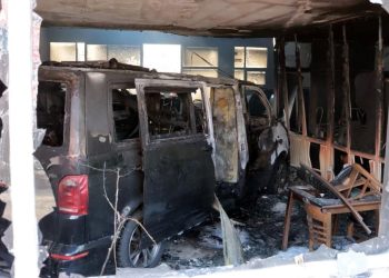 Kayseri’de oto galeride yangın: 6 araç hasar gördü