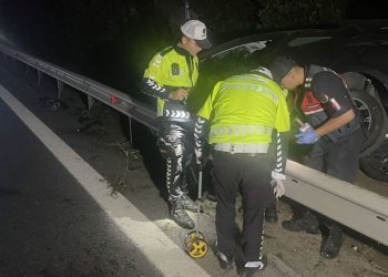 Kaza yaptığı için arabasından inen şoför, araç çarpması sonucu öldü