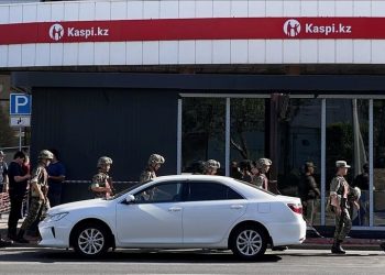 Kazakistan’da bankada rehine krizi