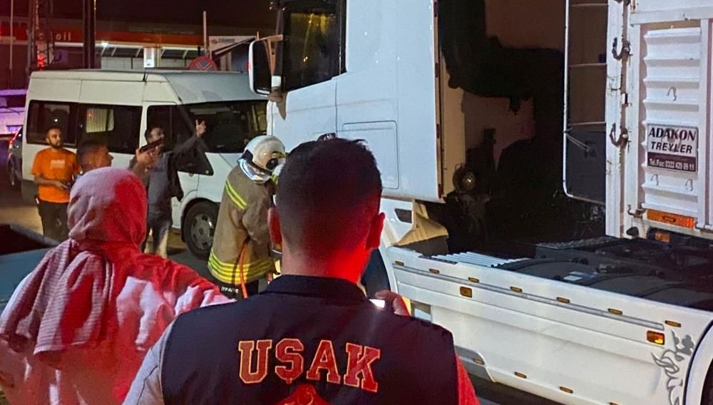 Kendisini araca kilitledi: Tır şoförü polise sıkıntı anlar yaşattı