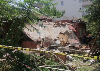 Kocaeli’de konutun tavanı çöktü: 2 meyyit