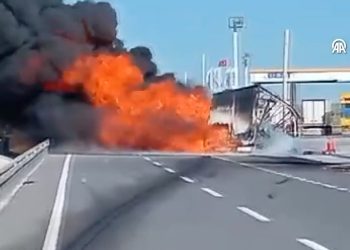 Konya – Ankara yolunda TIR yangını | Yol bir süre trafiğe kapatıldı