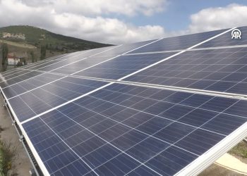 Köylüler, içme suyunu güneş gücüyle meskenlerine ulaştırıyor