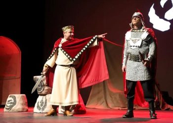 Kültürlerini oyunlarla anlatan Gagauz takımı, tiyatro şenliklerinin gözdesi oldu