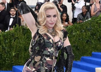 Madonna hastaneye kaldırıldı: Dünya turnesi ertelendi