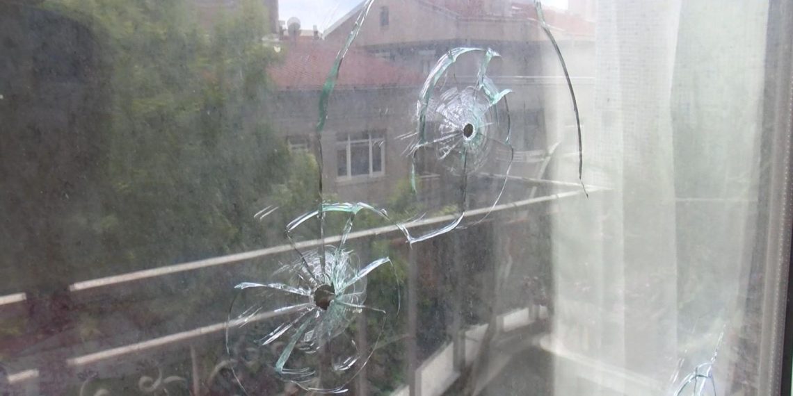 Maganda kurşunu cama isabet etti