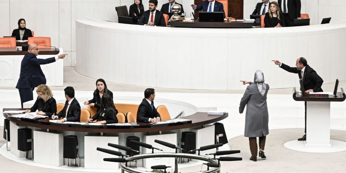 Meclis’te yeni devrin birinci polemiği | AK Parti ile YETERLİ Parti ortasında “Tek adam” tartışması