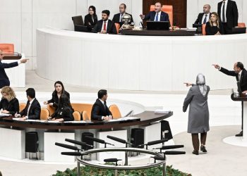 Meclis’te yeni devrin birinci polemiği | AK Parti ile YETERLİ Parti ortasında “Tek adam” tartışması