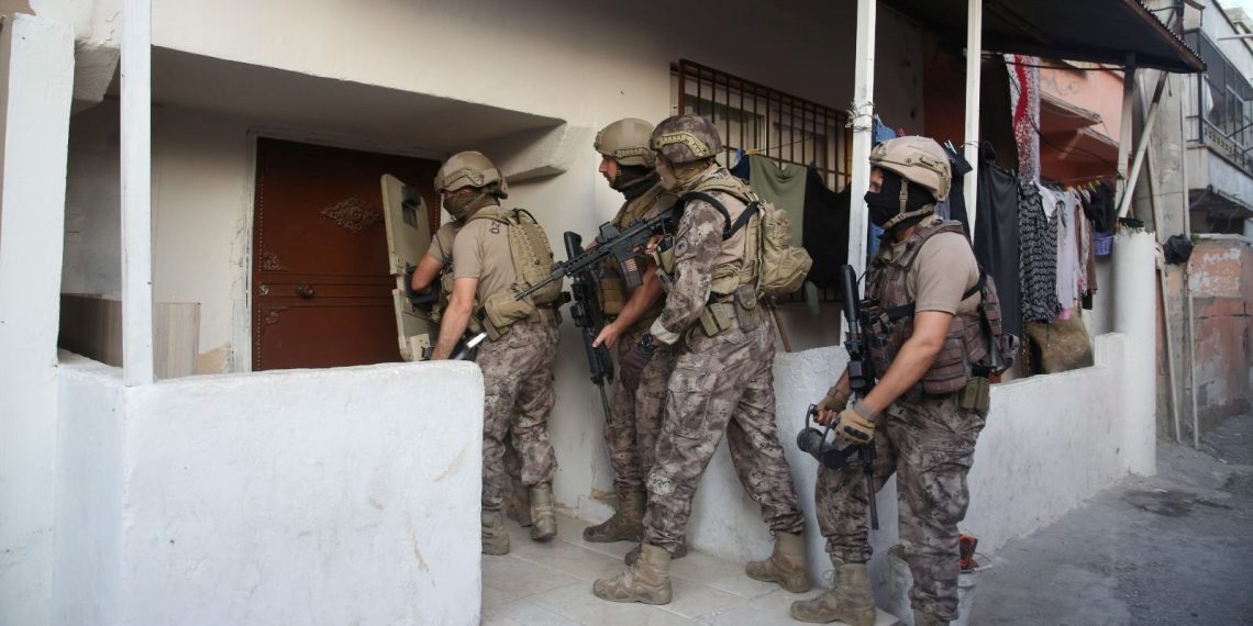 Mersin’de uyuşturucu satıcılarına şafak operasyonu: 31 gözaltı