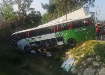 Mersin’de yolcu otobüsü ile kamyon çarpıştı: 1 meyyit, 28 yaralı