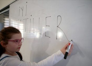 Milyonlarca öğrenci karne aldı: Okullar ne vakit açılacak? Yaz tatili ne vakit bitecek?