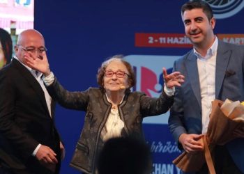 Müellif Gülten Dayıoğlu’na onur mükafatı