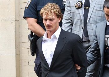 New York’ta siyahi evsizi boğarak öldüren eski asker Penny, hakkındaki suçlamaları reddetti