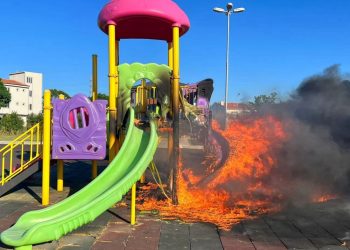 Oyun parkını ateşe verdiler