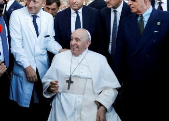 Papa Francis taburcu oldu