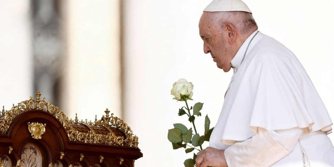 Papa Franciscus ameliyat oldu