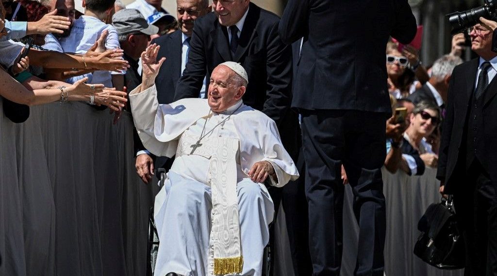 Papa Franciscus hastaneye yattı