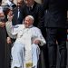 Papa Franciscus hastaneye yattı