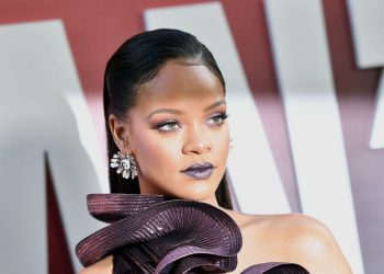 Rihanna iç çamaşırı markasının CEO’luk misyonundan ayrıldı